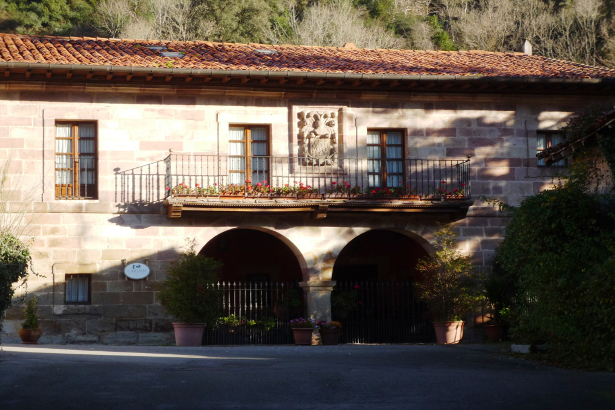 Casa de los Calderón Escalante y Lamadrid, Treceño.