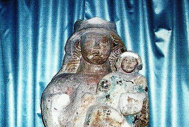 Escultura en piedra de Santa María de El Tejo del siglo XIII.